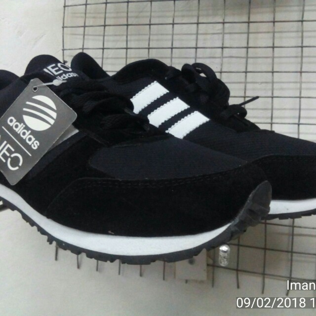 Foto sepatu shop merk adidas