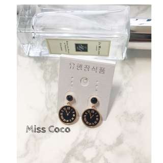 【Miss Coco】現貨 歐美小巧可愛時鐘款鋼針耳環