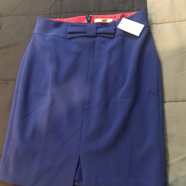 Banana Republic skirt (Category: Skirts) located in San Juan City. Submitted by jeni4 (Listing ID 151941242, Image 2). Description: Size 2 but runs big Royal Blue Brand new Store bought .