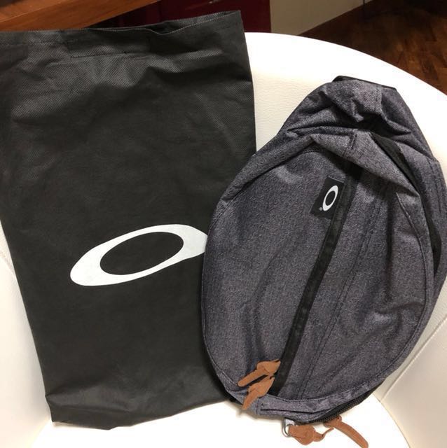 oakley crossbody sling bag