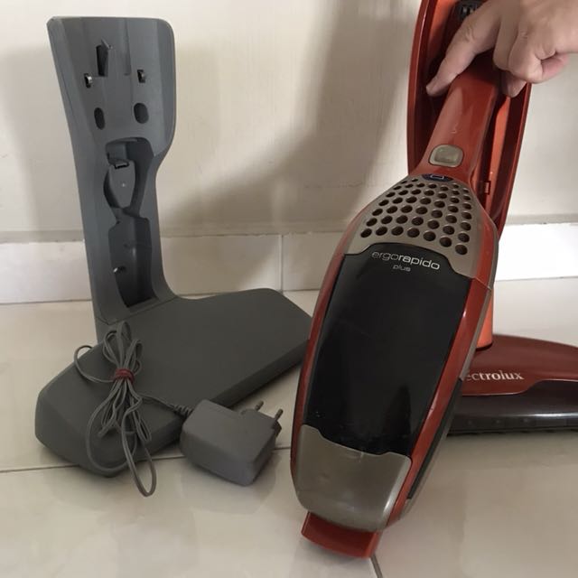 ELECTROLUX ERGORAPIDO PLUS VACUUM CLEANER, TV & Home Appliances, Vacuum Cleaner & Housekeeping