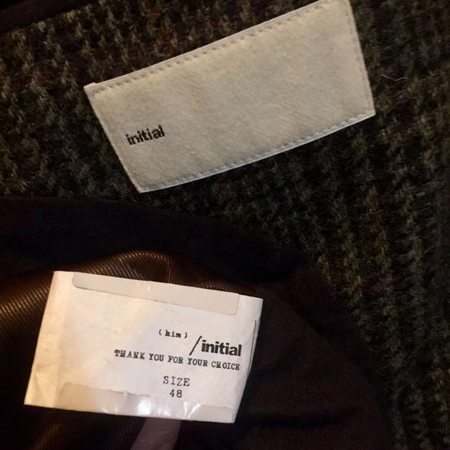 Initial wool blazer jacket （分類：外套及戶外衣服）位於 Hong Kong。 由 hhiya 提交（商品編號 147584827，圖片 4）。簡介： 嚟緊會涷放d暖褸☺️ 90%new 羊毛仿古西裝外套 有腰帶可以做到修腰效果 保暖易襯 Size 48(3) Sholder: 17" Chest: 19" Back length: 27" Sleeve: 25" Zara/polo/Ted baker/cdg/comme des garcons/Yohji Yamamoto/文青/brit/England/London/Italy/英倫/絨。