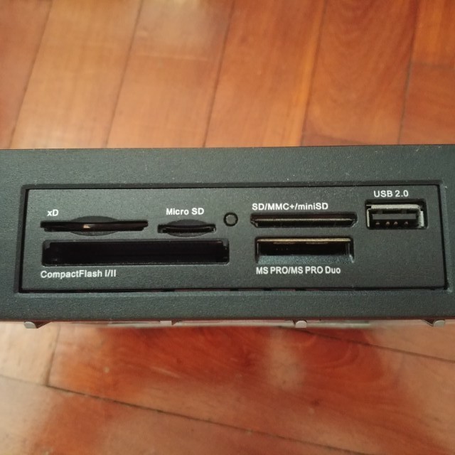 Multiple reader for PC (Category: Other Accessories) located in Singapore. Submitted by eekee (Listing ID 154082132, Image 1). Description: Self collect at Marsiling.