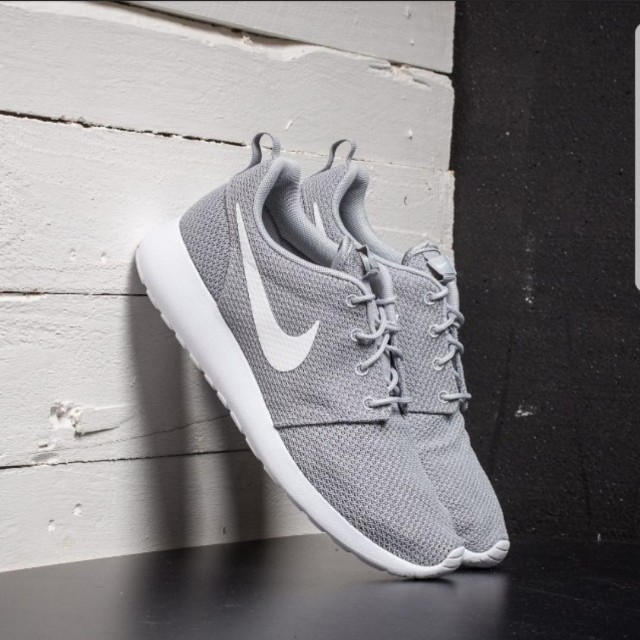nike roshe grey and white