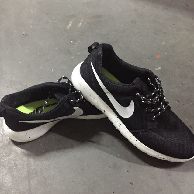 Nike Roshe Run, Sports, Athletic & Sports Clothing on Carousell photo photo photo photo photo