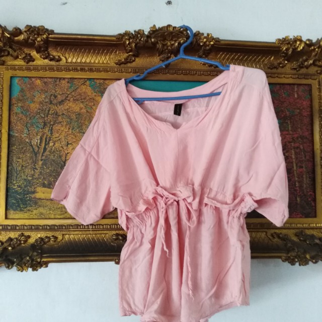 Pastel Pink top (Category: Sleeveless) located in San Pedro. Submitted by stefffur (Listing ID 154112903, Image 1). Description: S to m Adjustable yung tali sa waist 💕.