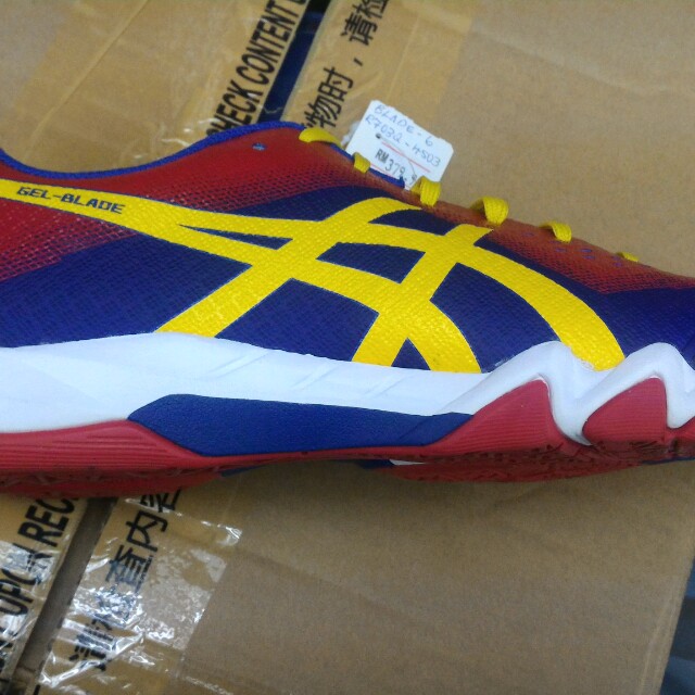 kasut badminton asics