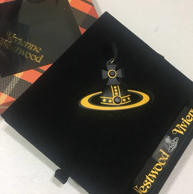 Vivienne Westwood USB 16GB, 名牌, 服裝- Carousell