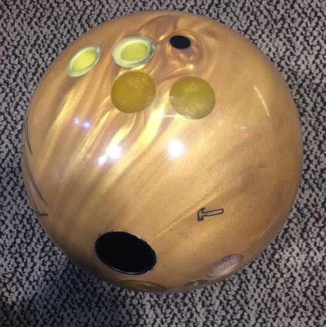 14lbs Hammer black widow gold bowling ball, Sports Equipment, Sports