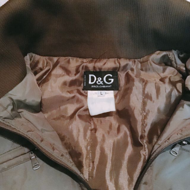 D&G （分類：孕婦衣服）位於 Hong Kong。 由 whereislove 提交（商品編號 154347621，圖片 2）。簡介： Dolce & Gabbana bomber jacket 100% authentic Made in Italy Bought in the US for USD1200 (around HKD9500) Used but in excellent condition。