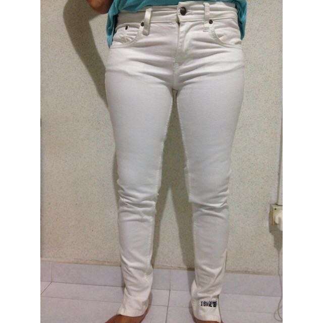 skin tight white jeans