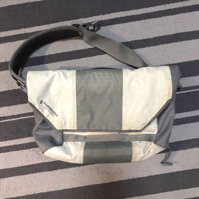 Timbuk2 Especial Claro Messenger Bag Men s Fashion Bags Sling Bags on Carousell