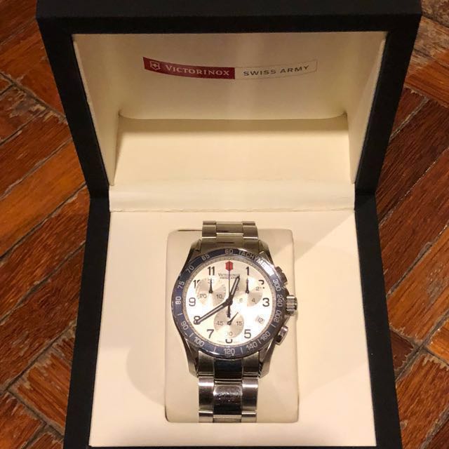 Victorinox Swiss Army Watch Very Good Condition Men s Fashion