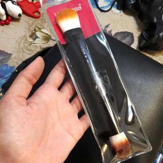 brush makeup