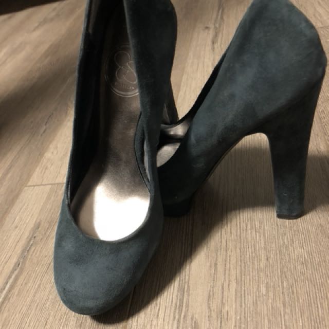 Blue suede shoes (Category: Shoes) located in Winnipeg. Submitted by keel123 (Listing ID 154405204, Image 1). Description: Size 5.5 Jessica Simpson’s heels .