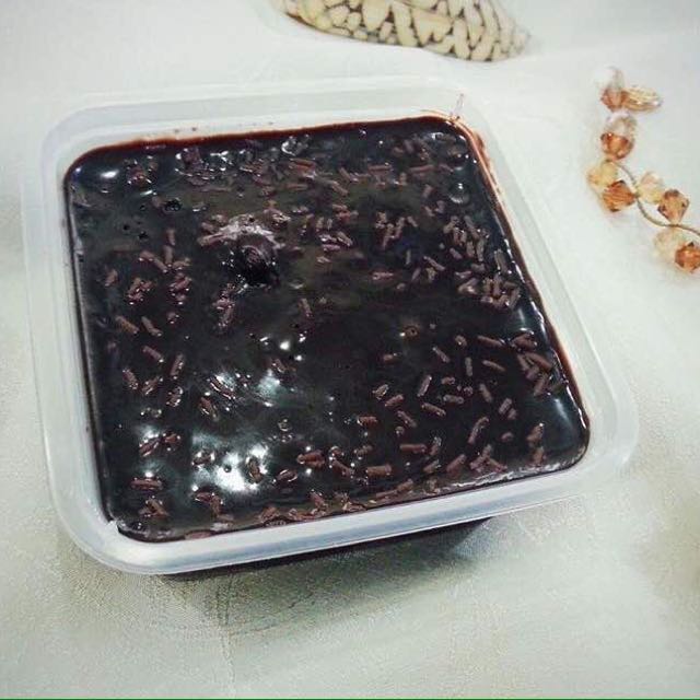 Chocolate Moist Cake Food Drinks Baked Goods On Carousell