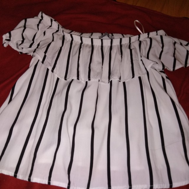 Cotton on blouse (Category: Blouses) located in Manila. Submitted by ayreen08 (Listing ID 154525659, Image 1). Description: Off-shoulder blouse, ONCE used in a very good condition, almost same as new, comfy fabric, can fit s-m,.