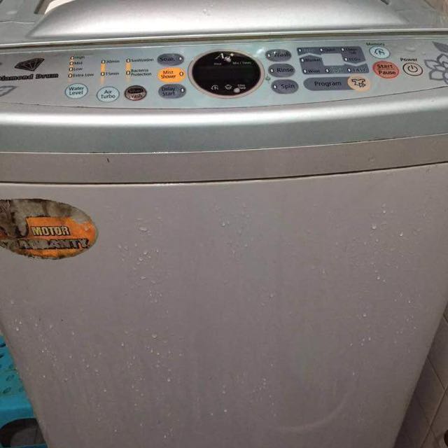 Mesin Basuh Peralatan Dapur Di Carou Tunjuk Banyak Lagi Peralatan Dapur Photo