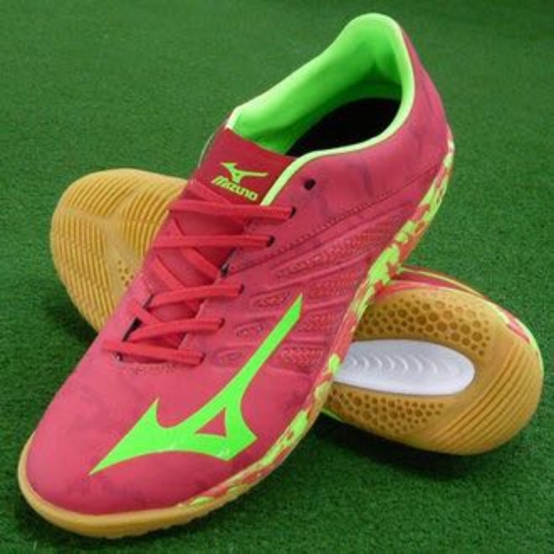 mizuno futsal shoes malaysia