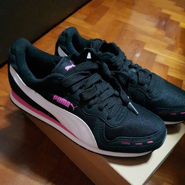 puma black and pink running shoes