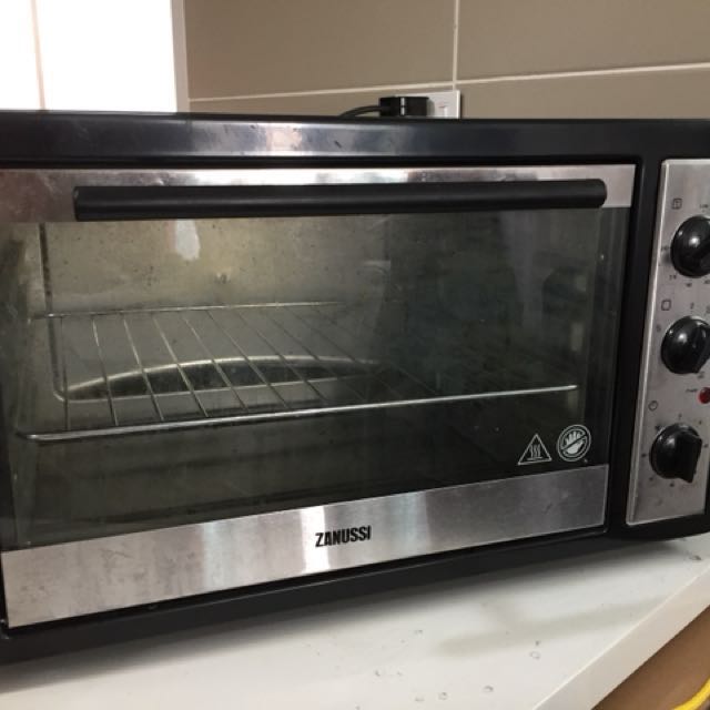 Zanussi 30 litre electric table top oven, TV & Home Appliances, Kitchen