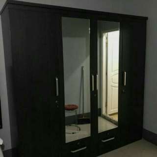 Lemari Pakaian 4 Pintu Full Kaca