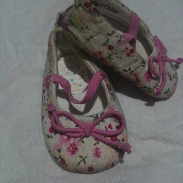 Baby's preloved shoes (Category: Babies & Kids Fashion) located in Pasig City. Submitted by frances_16 (Listing ID 154571556, Image 2). Description: Good condition. Seldom used..