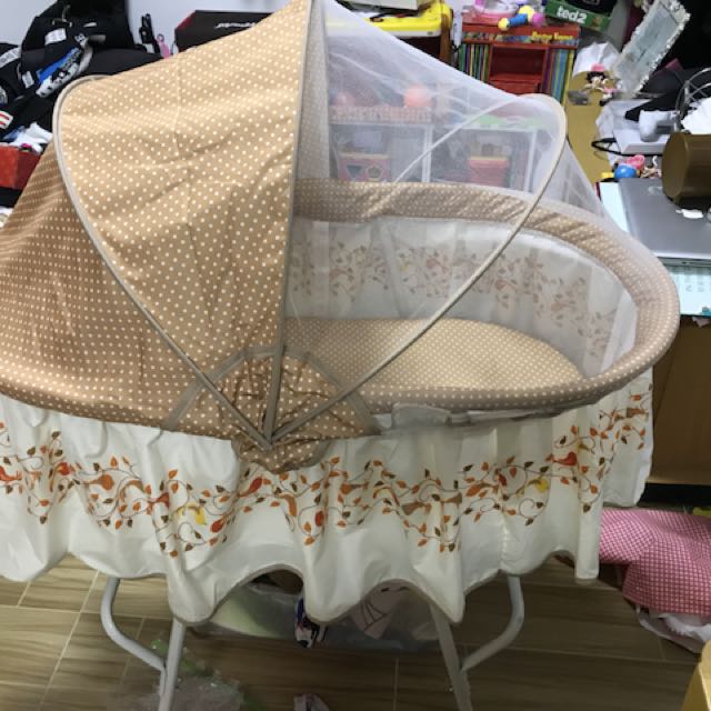 BB床 （分類：兒童傢具 - 小童床）位於 Hong Kong。 由 carashop 提交（商品編號 154182233，圖片 3）。簡介： 只供訂購 36寸長，20寸闊，31寸高 底腳活動式轉動，可搖可唔搖， 太子自取 。