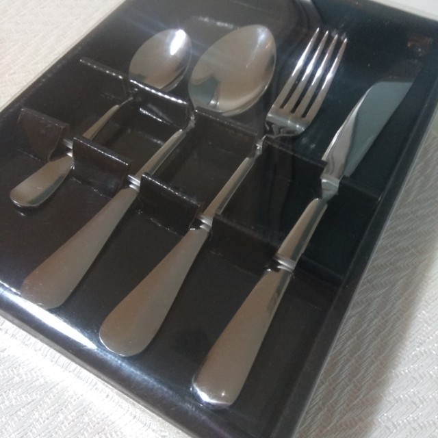 branded cutlery set