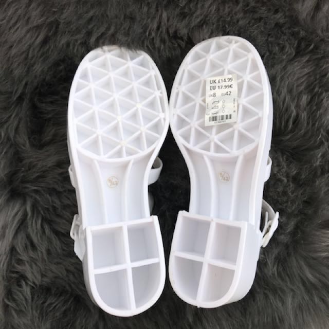 Caged jelly shoes top