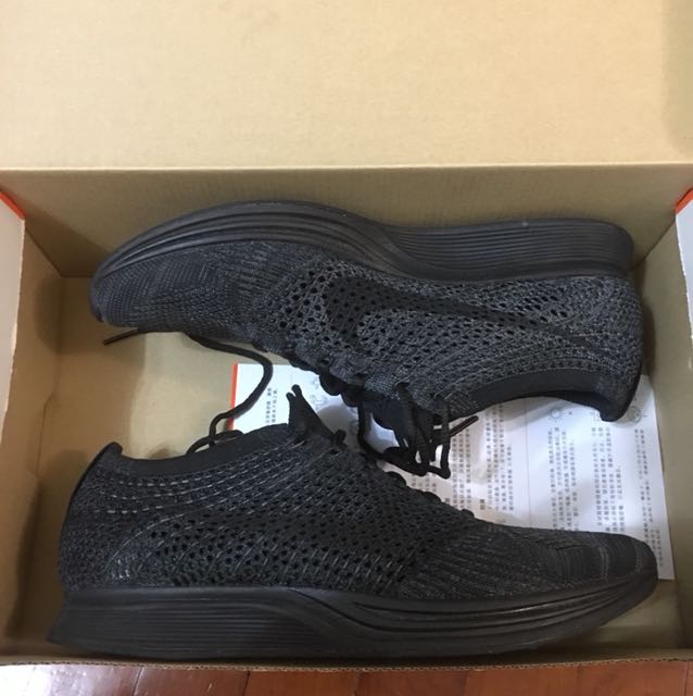 Nike flyknit racer triple black EU 41 US 8 26 cm, 男裝, 鞋, 波鞋- Carousell