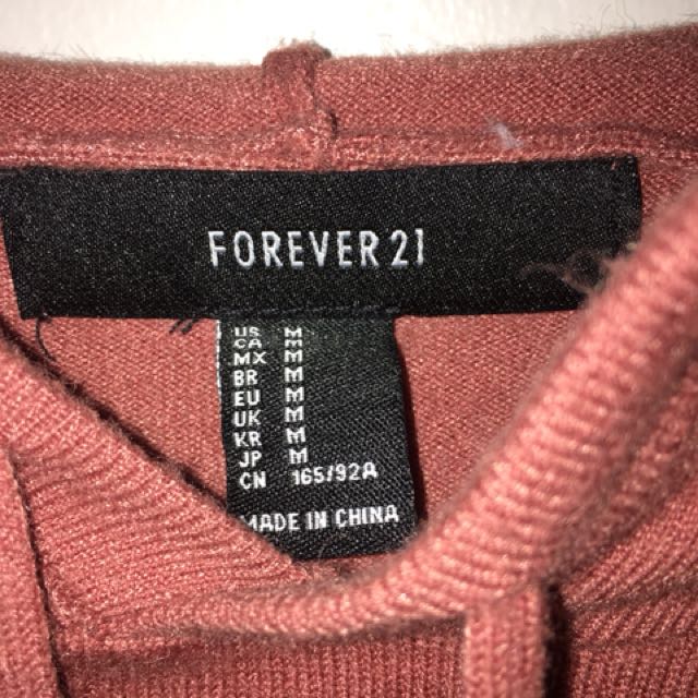Cropped Hoodie (Category: Coats, Jackets and Outerwear) located in Santa Rosa. Submitted by treeeesya (Listing ID 154742484, Image 2). Description: .