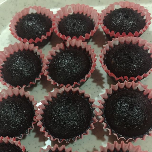 Cupcake Coklat Moist Food Drinks Baked Goods On Carousell