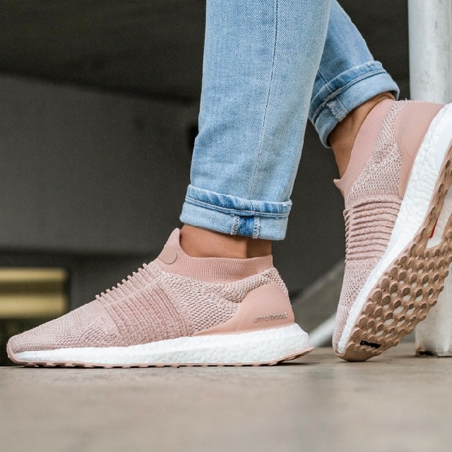 Ultra boost laceless women's top