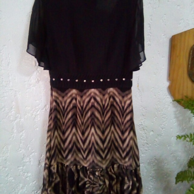 Karen millen dress (Category: Dresses) located in Las Pinas. Submitted by c2019 (Listing ID 154880593, Image 2). Description: Shell 1: 100 % silk Shell 2: 100% silk Lining: 100% Polyester Dry clean only Message me for more inquiry....