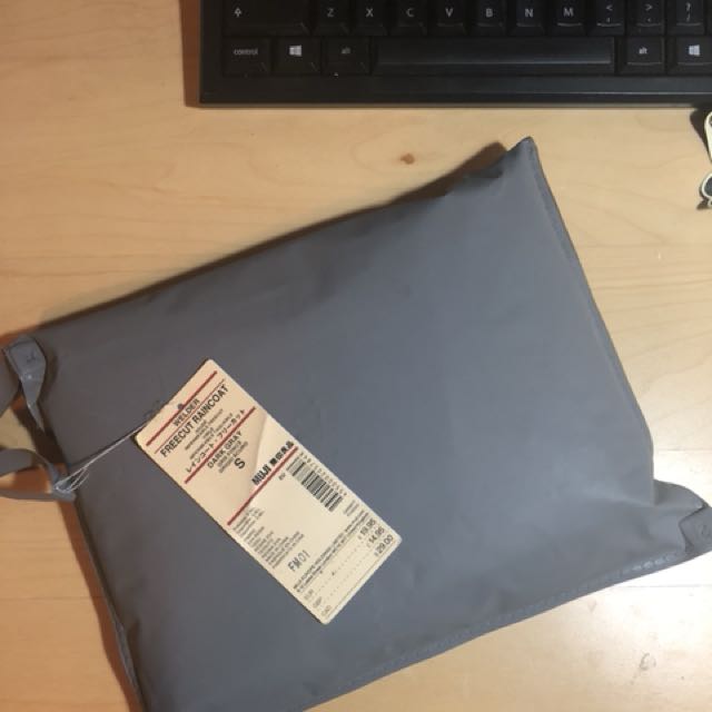 Muji freecut raincoat deals