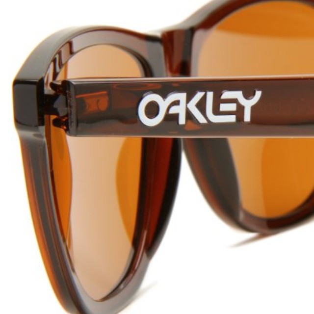 oakley frogskins polished rootbeer, Men's Fashion, Watches & Accessories,  Sunglasses & Eyewear on Carousell
