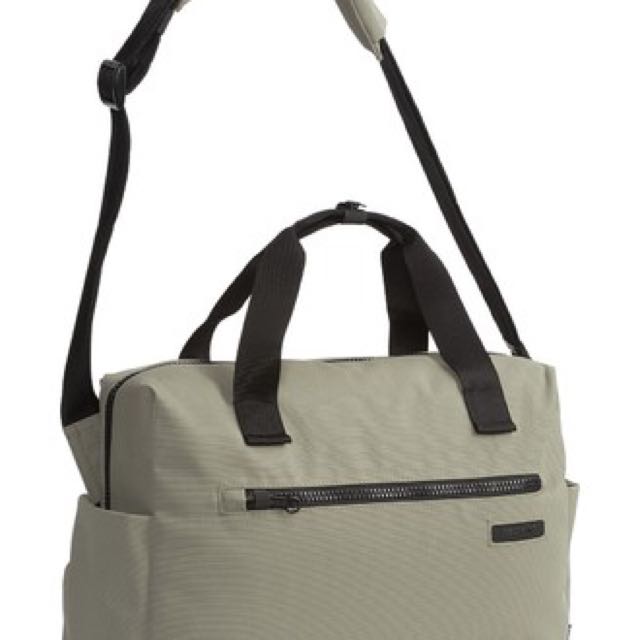 Pacsafe intasafe z400 shoulder bag hot sale