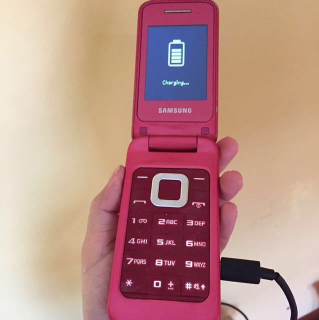 Pink Vintage Samsung Flip Phone, Telepon Seluler & Tablet di Carousell