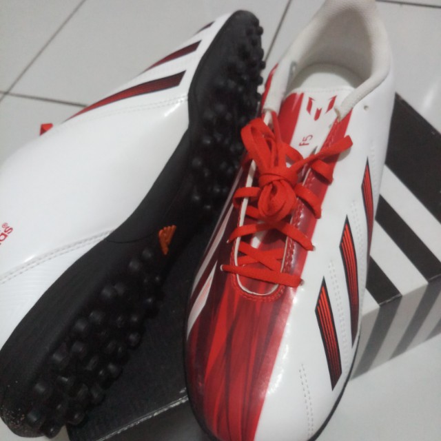 Sepatu Futsal Lapangan Rumput Sintetis Fesyen Pria Sepatu Di Carousell