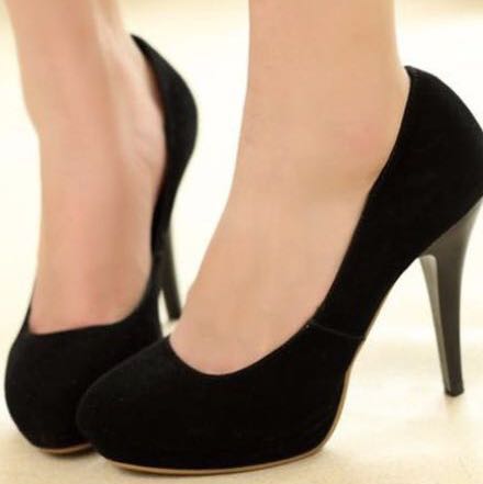 covered toe black heels