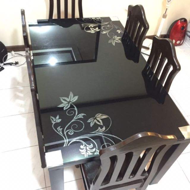 Dining table (Category: Tables & Sets) located in Las Pinas. Submitted by joy12c (Listing ID 154465310, Image 2). Description: Dining table for sale 6 seater Pick up @ bf resort las pinas.