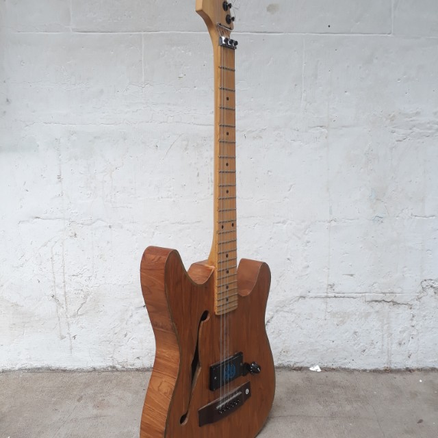 Gitar elektrik, Musik & Media, Alat di Carousell