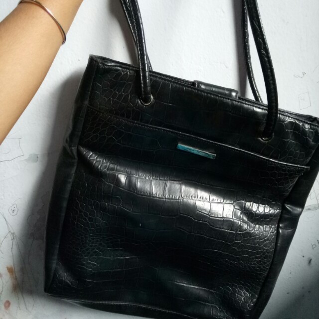 nine west black handbag