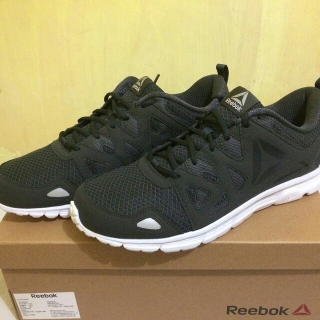 Sepatu shop reebok supreme