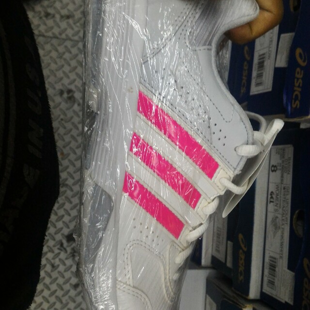 Kasut badminton adidas deals