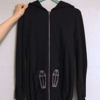 黑色衛衣外套（背面有絲帶detail喔）64229338430337110