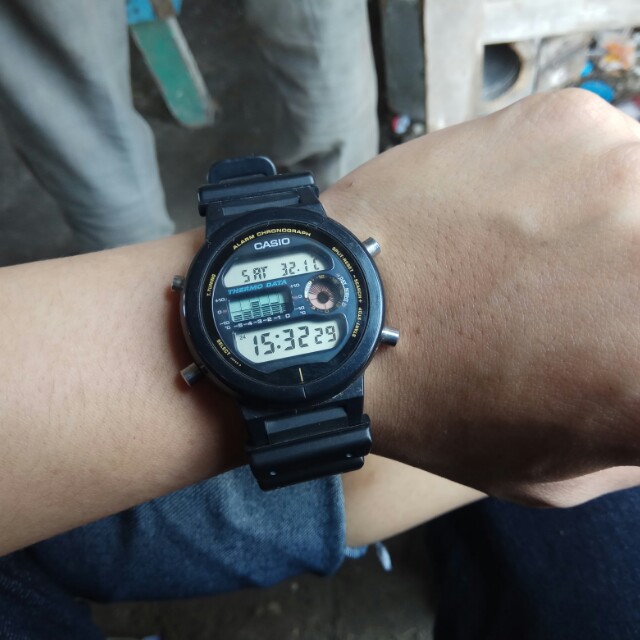Old Casio DW 6100 deteksi suhu Thermometer, Fesyen Pria, Jam Tangan di  Carousell