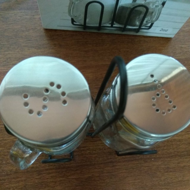 Salt and Pepper Mason Jar Shakers (Category: Other Kitchen Appliances) located in Manila. Submitted by melfinds (Listing ID 155126173, Image 3). Description: .