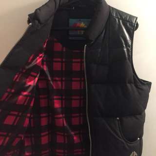 Moose knuckles peak down vest